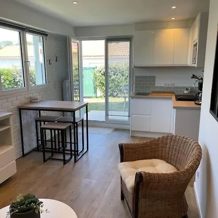 Apartment Joli Avec Jardin A 400m De La *